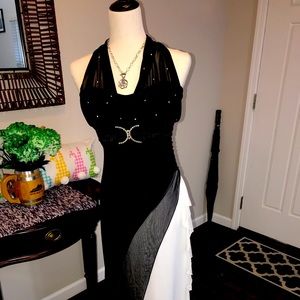 Beautiful Black and White Ruffle Dress Size L